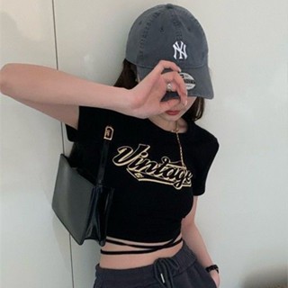 เสื้อครอปท็อป แขนสั้น พิมพ์ลาย สไตล์อเมริกัน เรโทร แบบผูกเชือก รัดรูป สําหรับผู้หญิง