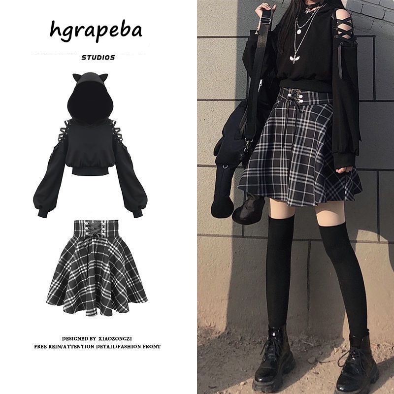 ชุดเซท2ชิ้น เสื้อเปิดไหล่+กระโปรงจีบ น่ารักมากกก แอบเซ็กซี่เบาๆ