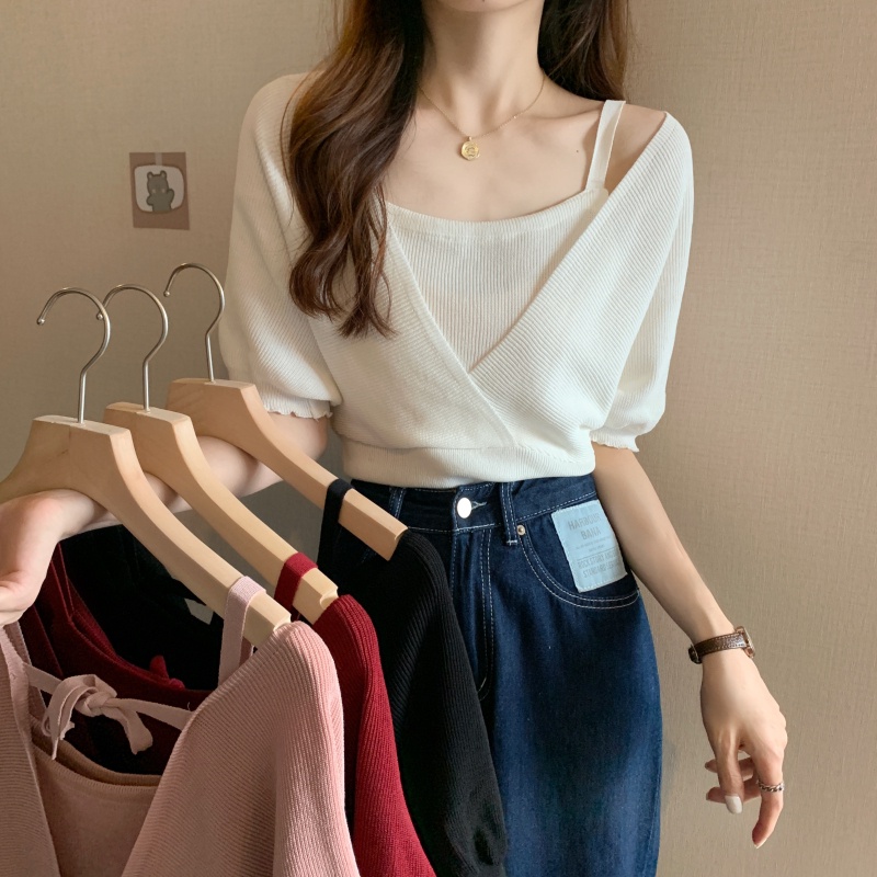 Maze*ใหม่พร้อมส่ง!! เสื้อดรอปแขนสั้นไหมพรม คอวีน่ารัก เปิดไหล่ ผ้านิ่ม สไตล์เกาหลี ( 3018)