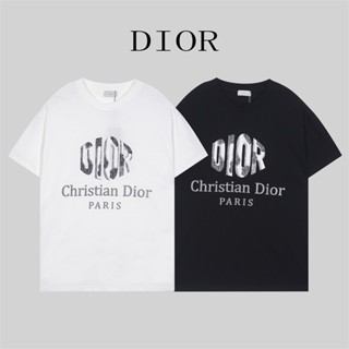 Fashion DI10R เสื้อยืดแขนสั้นลําลอง ผ้าฝ้าย พิมพ์ลายโมโนแกรม พลัสไซซ์ สําหรับผู้ชาย และผู้หญิง