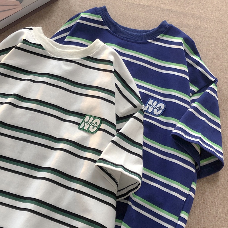 เสื้อยืดแขนสั้นลําลอง ทรงหลวม ลายทาง สไตล์ฮ่องกง แฟชั่นฤดูร้อน สําหรับผู้ชาย และผู้หญิง