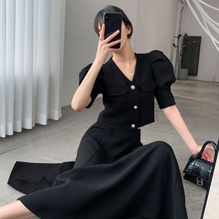 French Hepburn style 2023 female summer Black V-neck style top + skirt