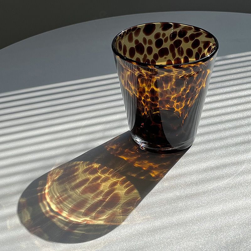 แก้ววิสกี้พกพาพิมพ์ลายเสือดาวสไตล์ย้อนยุค - แก้ว Borosilicate Glass สำหรับไวน์แดง/เครื่องสำอาง พร้อมฝาปิดป้องกันการรั่วไหล​