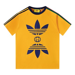 Gucci X Adidas เสื้อยืดแขนสั้นลําลอง ของแท้ 100% พิมพ์ลาย Trefoil Series สีตัดกัน แฟชั่นคู่รัก สําหรับผู้ชาย