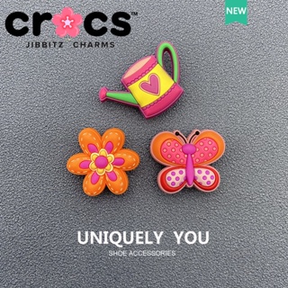 Jibbitz Crocs charms หัวเข็มขัด รูปผีเสื้อ ดอกไม้ อุปกรณ์เสริม สําหรับตกแต่งรองเท้า 2023