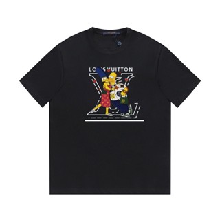 L222v ใหม่ เสื้อยืดคอกลม แขนสั้น พิมพ์ลายการ์ตูน The Simpsons แฟชั่น สําหรับผู้ชาย และผู้หญิง Msty