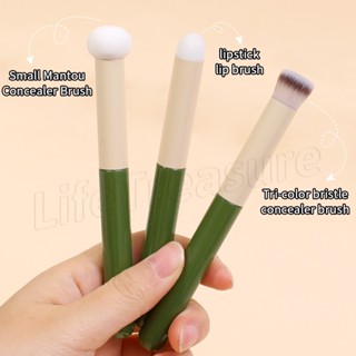 แปรงคอนซีลเลอร์ Tri-Color Bristle Concealer Brush