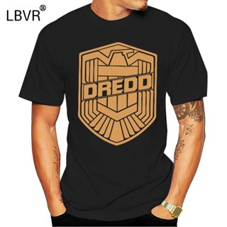 ขายดี เสื้อยืด ผ้าฝ้าย พิมพ์ลาย Judge Dredd Shield แฟชั่นยอดนิยม สําหรับผู้ชาย 145014