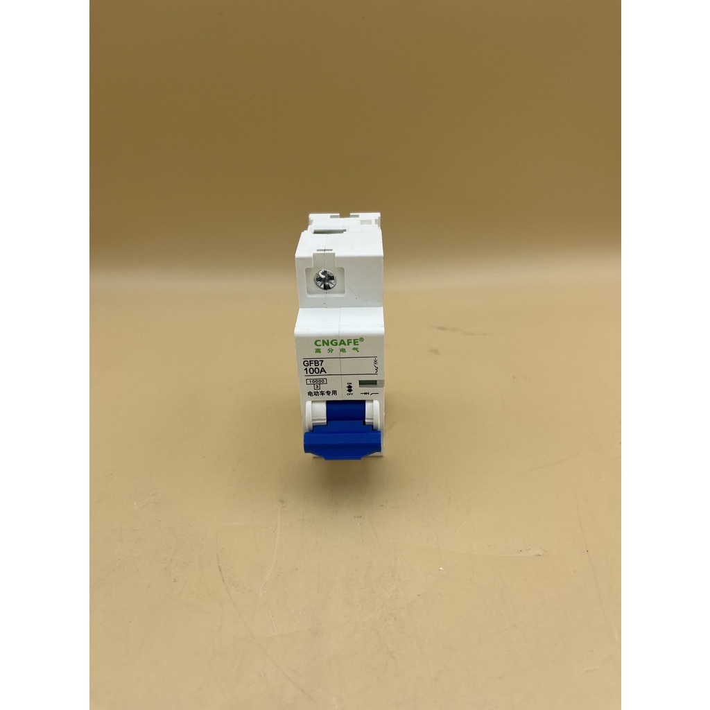 ตัวตัดกระแสไฟฟ้า เบรคเกอร์ DC 1P 63A , 100A , 150A / 2P 100A สำหรับรถไฟฟ้า