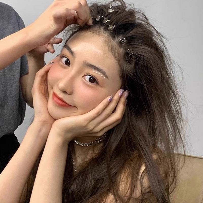 2/4 ชิ้น มืออาชีพ สีเงิน เรียบง่าย ไร้รอยต่อ กิ๊บติดผม หนีบผม พังก์ ผู้หญิง สาว โลหะ รากผม ปุย ปากเป็ด กิ๊บ จัดแต่งทรงผม ร้านทําผม เครื่องประดับผม