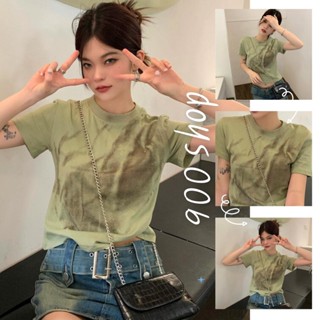 900Shop📌เสื้อครอปคอกลมแขนสั้น สีเขียวแต่งลายเทา