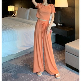 Musthave ชุดคู่รัก เสื้อครอป สีพื้น และกางเกงขากว้าง เอวยางยืด สําหรับผู้หญิง