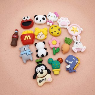 การ์ตูนเซเลอร์มูน Jibitz Crocks สําหรับเด็กผู้หญิง Hello Kitty รองเท้า Charms สุนัขคุกกี้ Jibbits Charm Pins Sesame Street Jibits Crocks อุปกรณ์ตกแต่งรองเท้า