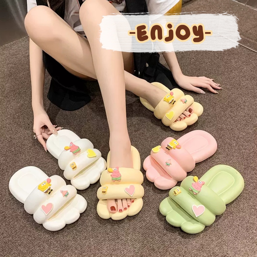 EnJoy พร้อมส่ง (LT-HEARSPB) รองเท้าแตะสวมส้นแบน หัวหยัก พื้นเรียบ ตัวการ์ตูนหัวใจข้างละสี