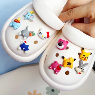 การ์ตูนปิกาจู Jibbitz อะนิเมะ Hello Kitty Crocs Jibbits Pin โดราเอมอน รองเท้า Charms Sesame Street Jibitz Crocks สําหรับผู้หญิง อุปกรณ์เสริมตกแต่งรองเท้า