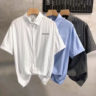 เสื้อเชิ้ต แขนสั้น ปักลายทาง ทรงหลวม สไตล์เกาหลี สําหรับผู้ชาย สีดํา BEFOYI SLC58