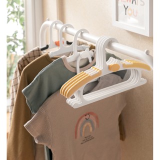 Omocha - New (1 Set 10 pcs.) Kids cloth hanger ไม้แขวนเสื้อเด็ก ไม้แขวนเสื้อยืดได้