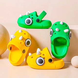 รองเท้าแตะลําลอง Crocs ลายการ์ตูนไดโนเสาร์น่ารัก กันลื่น เหมาะกับเดินชายหาด สําหรับเด็กผู้ชาย และเด็กผู้หญิง อายุ 1-7 ปี 2023