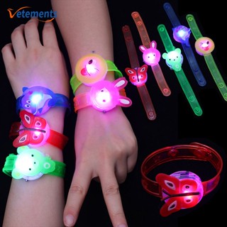 สายรัดข้อมือ แบบพลาสติก มีไฟ LED รูปการ์ตูนสัตว์น่ารัก สามารถปรับได้ เหมาะกับเทศกาลคริสต์มาส แฟชั่นสําหรับเด็ก