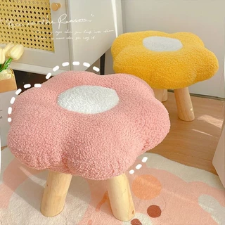 พร้อมส่ง เก้าอี้สตูลขาไม้ทรงดอกไม้ ใช้เป็นเก้าอี้พักเท้าหรือที่วางรองเท้า ขนาดกระทัดรัด