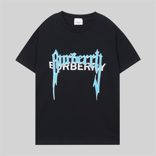 ใหม่ เสื้อยืด คอปก พิมพ์ลายโลโก้ตัวอักษร burber แฟชั่นคลาสสิก สําหรับผู้ชาย และผู้หญิง 2023