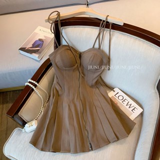 Hot girls sexy breast sling dress womens summer new French minority waist show thin temperament pleated short skirt