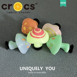 ใหม่ crocs jibbitz Charms อุปกรณ์เสริมหัวเข็มขัดรูรองเท้า Crocs เรืองแสง DIY 2023