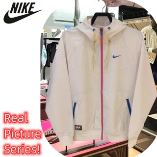 Nike ของแท้ 100% เสื้อแจ็กเก็ต กันลม มีฮู้ด ปักลายโลโก้ ทรงหลวม ใส่สบาย สําหรับผู้ชาย และผู้หญิง