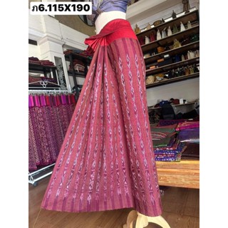 ซิ่น ผ้าไหม มัดหมี่ภูไท สีธรรมชาติ เย็บถุง ต่อหัวซิ่น ขนาด 115x190เมตร พื้นสีแดง รหัส R3Q-SIL07296609452