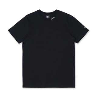 NEW ERA เสื้อรุ่น SHORT SLEEVE TEE SCRIPTED WORDMARK ON COLLAR BLACK