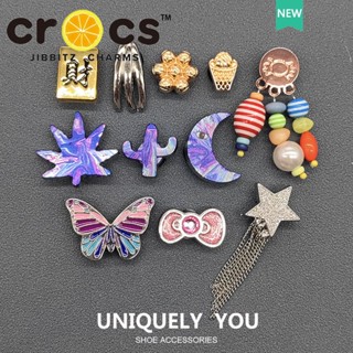 อุปกรณ์ตกแต่ง Jibbitz Crocs Charms สวยงามด้วยหัวเข็มขัดโลหะ เครื่องประดับแฟชั่นสำหรับรองเท้าแบรนด์ Crocs ที่ต้องมี