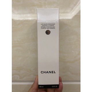 Chanel Camellia บอดี้มิลค์ ไวท์เทนนิ่ง ให้ความชุ่มชื้น กระชับผิว 200 มล.