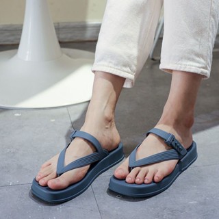 Flip flops ผู้ชายแนวโน้มแฟชั่นกลางแจ้งบุคลิกภาพสบาย ๆ รองเท้าชายหาด