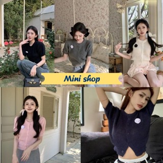 Mini shop🌸พร้อมส่ง🌸 (28097) เสื้อไหมพรมแขนสั้น คอกลม ดีเทลแถมเข็มกัดดอกไม้-C