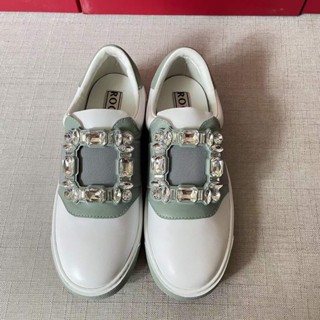 **do** รองเท้าหนัง Roger Vivier Very Vivier Strass Buckle Sneakers in Leather ส้นสูง 3 cm มีไซส์ 35-40 สินค้าใหม่ ของแท้