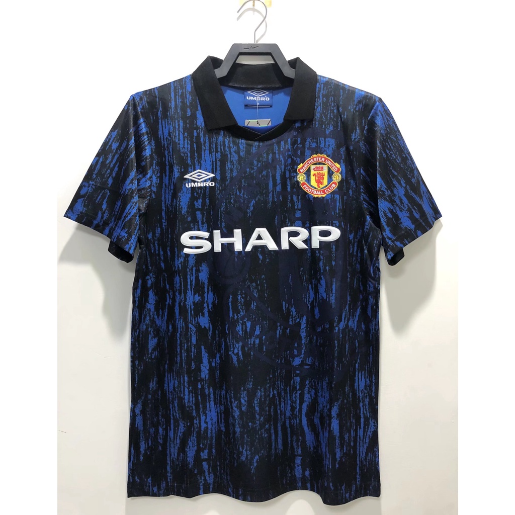 เสื้อกีฬาแขนสั้น ลายทีมฟุตบอล Manchester United 1993 ชุดเยือน สไตล์เรโทร สีฟ้า และสีดํา