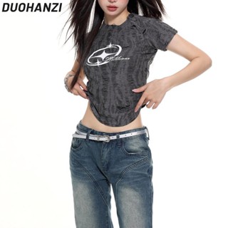 Duohanzi เสื้อยืดแขนสั้น เปิดไหล่ เอวสูง แต่งรอยขาด สีเทา แฟชั่นฤดูร้อน สไตล์เรโทร สําหรับผู้หญิง