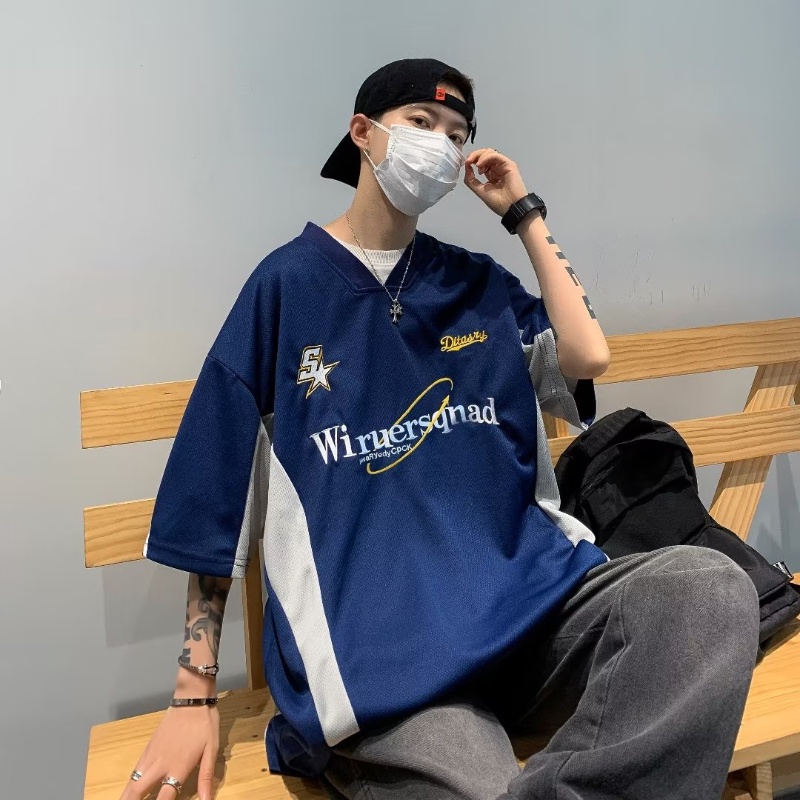ทีเสื้อชายครึ่งแขนคอวีกีฬาด้านบนพิมพ์การออกแบบฤดูร้อนเย็บสีคมชัดหลวม