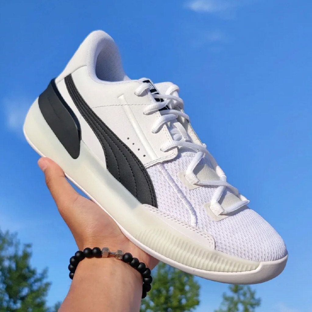 รองเท้ากีฬา รองเท้าบาสเก็ตบอล รุ่น 5 Clyde Hardwood Kuzma สีดํา และสีขาว 2023PM