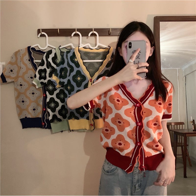 Maze*พร้อมส่งจ้า** เสื้อคาร์ดิแกน คอวี แต่งกระดุมดอกไม้ แฟชั่นหลากหลายสไตล์ (6377)