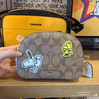 X Peanuts Mini Serena Satchel In Signature C4238 กระเป๋าสะพายข้าง COAC H กระเป๋ากล้อง