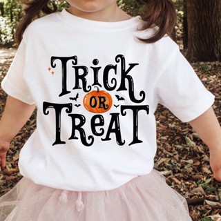 เสื้อยืดคอกลม พิมพ์ลายฮาโลวีน Trick or Treat สีขาว น่ารัก ออกแบบดี ตลก สําหรับเด็กผู้ชาย และเด็กผู้หญิง