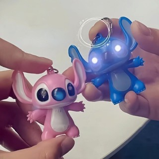 พวงกุญแจ จี้รูปการ์ตูนดิสนีย์ Stitch น่ารัก สีฟ้า สีชมพู พร้อมไฟ LED เหมาะกับของขวัญ สําหรับตกแต่งกระเป๋า