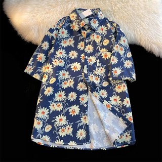 เสื้อเชิ้ตแขนสั้นลําลอง คอปกตั้ง ทรงหลวม ลายดอกไม้ ดอกเบญจมาศ สีฟ้าเข้ม แฟชั่นฤดูร้อน สไตล์เกาหลี สําหรับผู้ชาย 2023