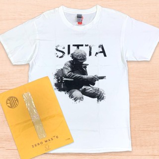 พร้อมส่ง  SITTA : ชายหนุ่มกับโรคซึมเศร้าของเขา  การเปิดตัวผลิตภัณฑ์ใหม่ T-shirt