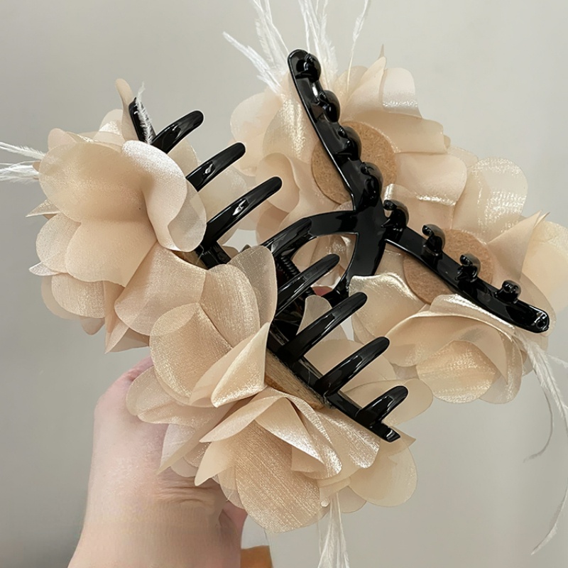 ผ ้ าดอกไม ้ Feather คลิปผมสําหรับผู ้ หญิงแฟชั ่ นประณีตผม Claw คลิปอุปกรณ ์ เสริมผมสําหรับสาว ราคา ถูกที่สุด ดีลบีเคเค แกลเลอรีภาพที่ 4
