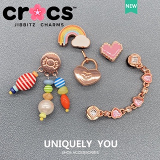 Jibbitz crocs charms ใหม่ บักเกิลกระดิ่งลม โลหะ รูปดอกไม้ สีรุ้ง คุณภาพสูง สําหรับตกแต่งรองเท้า 2023