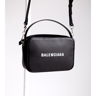 พรี​ ราคา3800 Balenciaga Everydayday หนังวัว กระเป๋าสะพายข้าง กระเป๋าสะพาย18*12*6.5cm