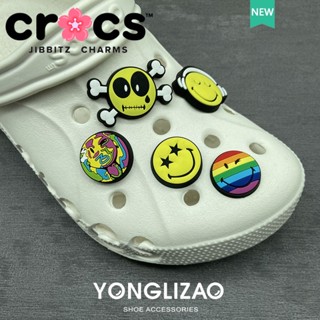 Jibbitz crocs charms หัวเข็มขัดรองเท้า อุปกรณ์เสริมรองเท้า Emoticon Series DIY การ์ตูนตกแต่งหัวเข็มขัด