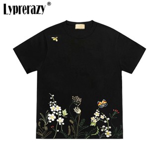 Lyprerazy เสื้อยืดแขนสั้นลําลอง ผ้าฝ้าย ปักลาย ทรงหลวม แฟชั่นฤดูร้อน สําหรับผู้ชาย และคู่รัก